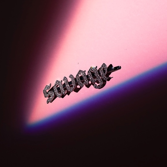 Ariana Grande 7 Rings SAVAGE Crystal Bobby Pin - Picture 2 of 4